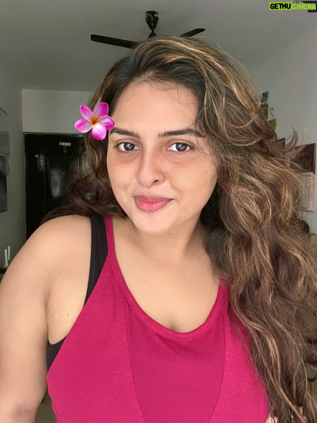 Thamizhvani - 16.6K Likes - Smiling my way through the little moments 🌸✨ 
Positivity only zone 😄💖

#selfietime #HappyEnergy #goodvibes #hairdays