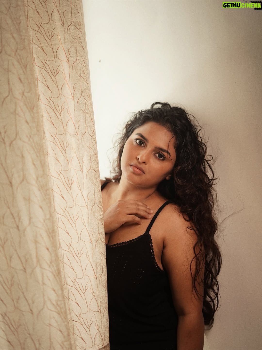 Thamizhvani - 5.5K Likes - Some stories are best told in silence🌌🤍🕊️

Portraits by @portraitsbysaran 

#visualdiary #ArtsyVibes #MoodyAesthetics #RawPortrait