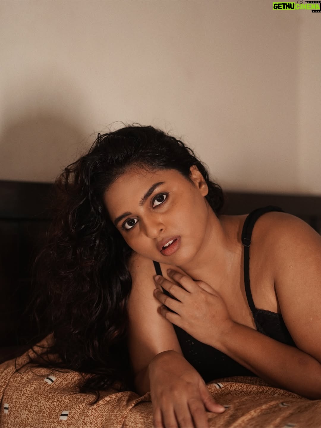 Thamizhvani - 10.7K Likes - “No act. Just aura”

Photos by @portraitsbysaran 

#owntheaura #boldwillhold #rarefind #confidenceglow