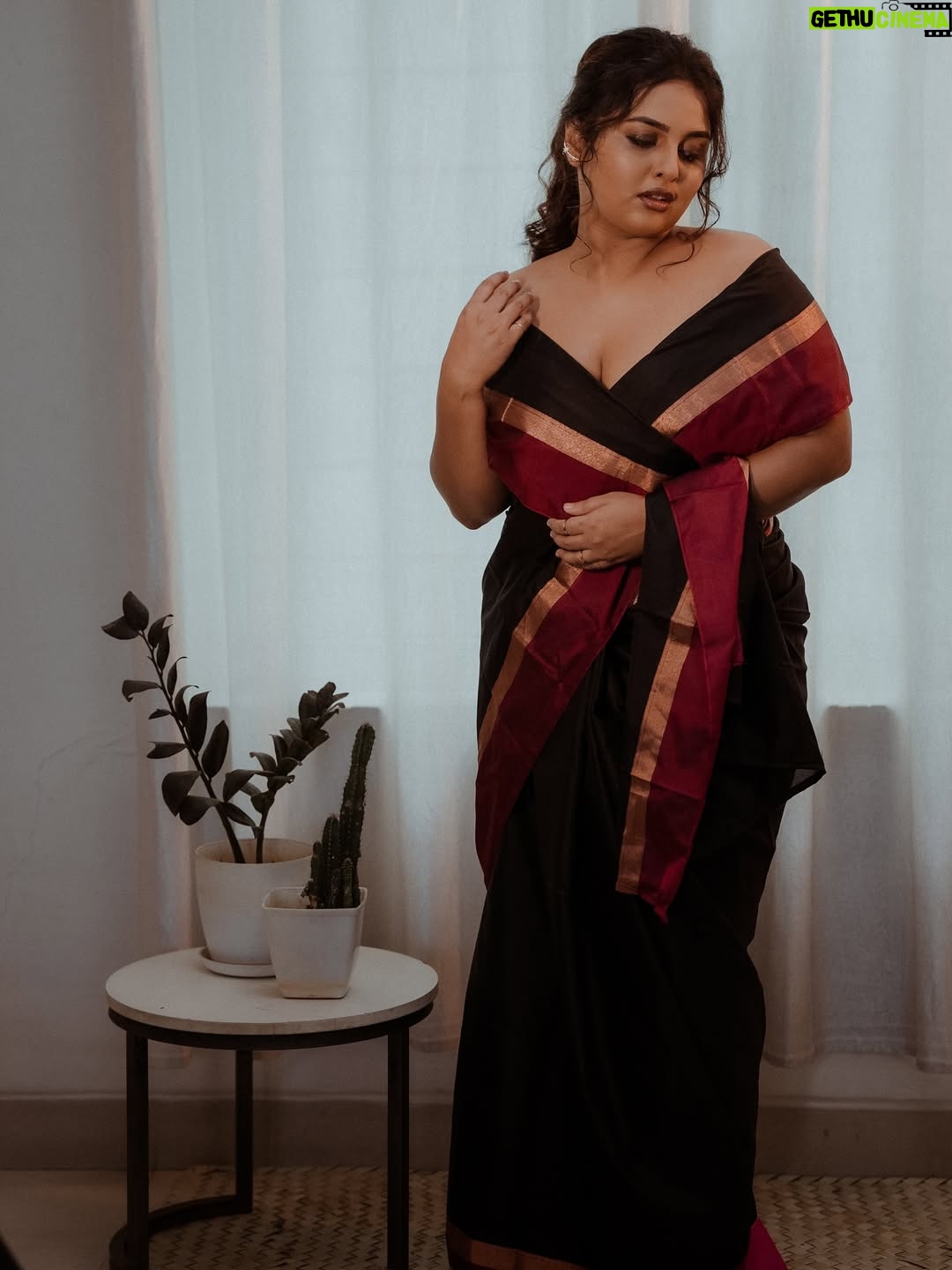 Thamizhvani - 14.3K Likes - Wrapped in tradition, styled with fire 🔥

@nikitaverse 
@bridalartby_nikita 
@mugilan__subramanian 

#foryou #sareedraping #styling #fashionpost