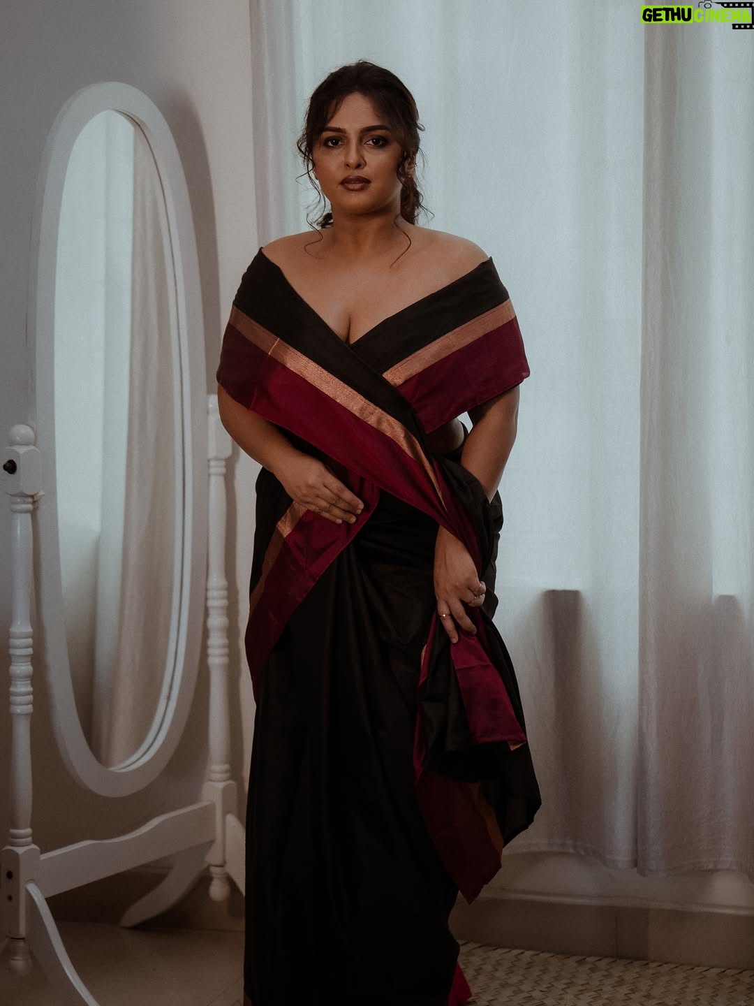 Thamizhvani - 14.3K Likes - Wrapped in tradition, styled with fire 🔥

@nikitaverse 
@bridalartby_nikita 
@mugilan__subramanian 

#foryou #sareedraping #styling #fashionpost