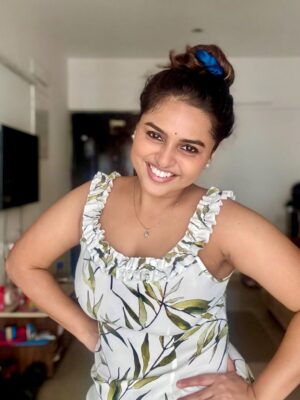 Thamizhvani Instagram - Closing chapters. Keeping the glow ✨

#yearendvibes #glowseason #steve