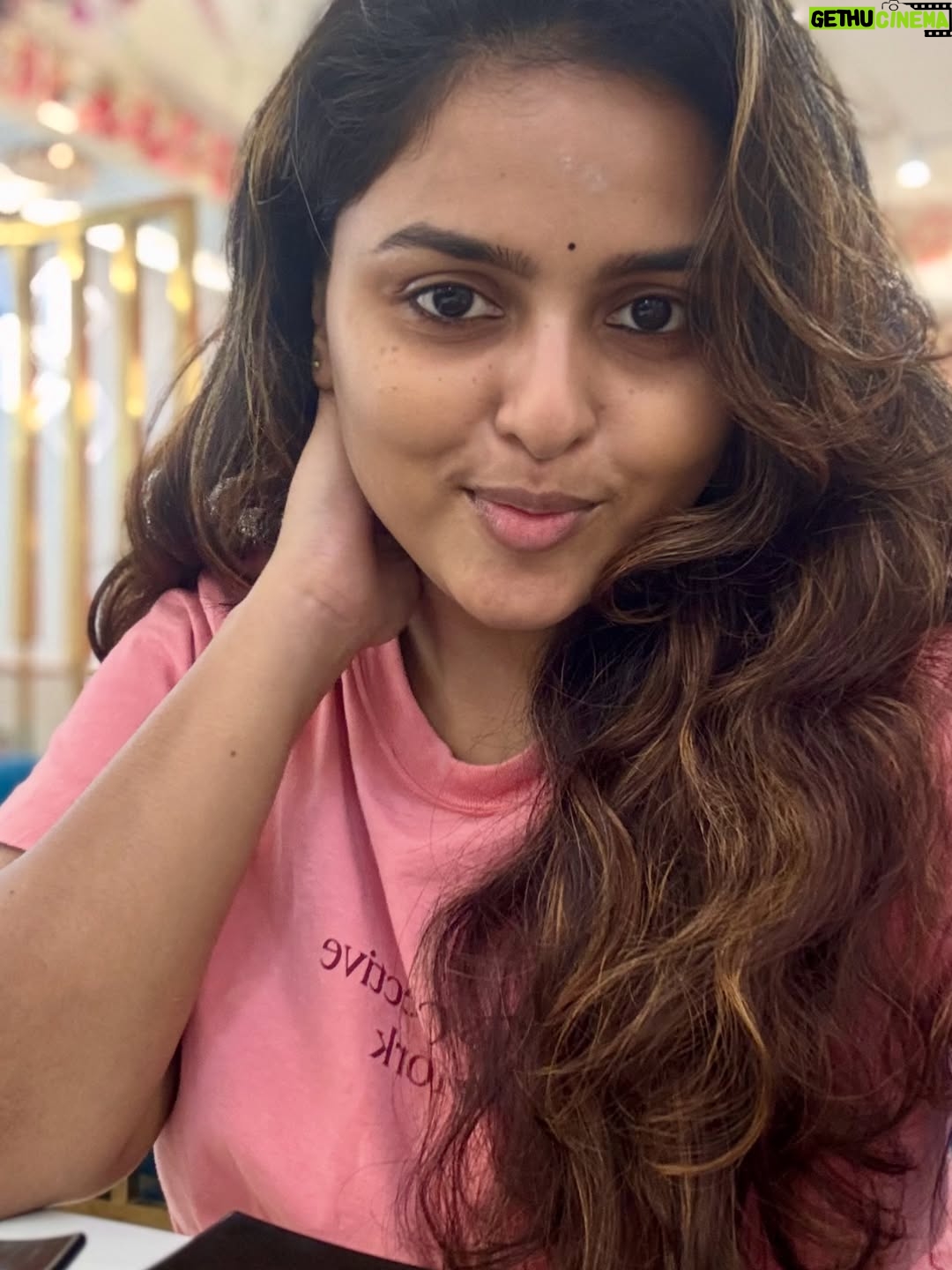 Thamizhvani - 7.5K Likes - I don’t wait for moments.
I create them 🌸🤎

#QuietPower
#Presence
#SoftStrength
#ChennaiDiaries
#briyani