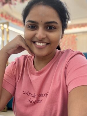 Thamizhvani Instagram - I don’t wait for moments.
I create them 🌸🤎

#QuietPower
#Presence
#SoftStrength
#ChennaiDiaries
#briyani