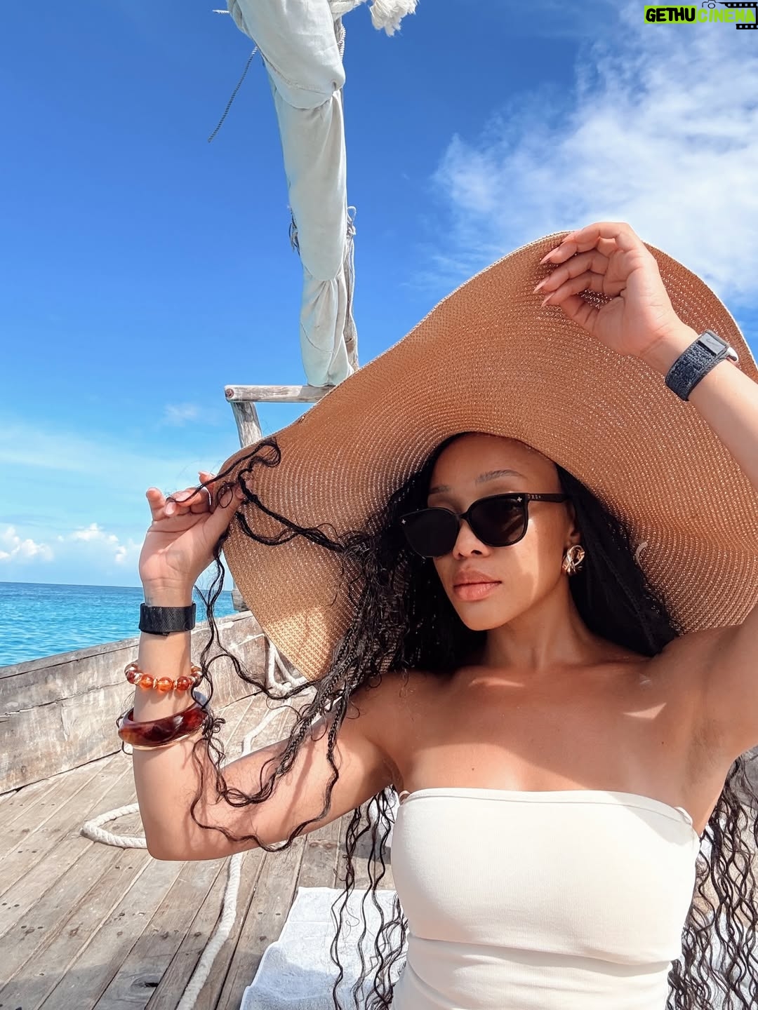 Thando Thabethe - 46K Likes - Not enough slides in this carousel!!! 🫶🏽🫶🏽🫶🏽
What a magical time in a magical paradise 🌴🌴❤️❤️❤️🥰🥰🥰