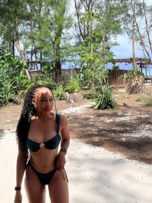 Thando Thabethe Instagram - Not enough slides in this carousel!!! 🫶🏽🫶🏽🫶🏽
What a magical time in a magical paradise 🌴🌴❤️❤️❤️🥰🥰🥰