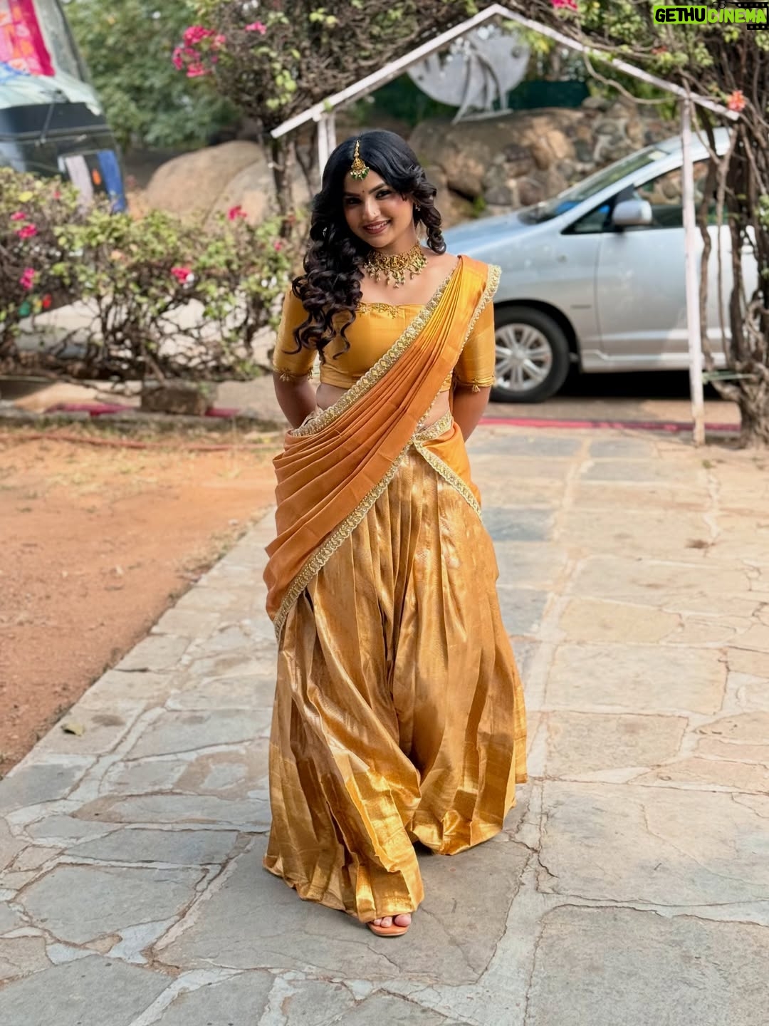 Thanviya Naik - 5.4K Likes - In soft feminine Era🌸

#thanvibalraj 
#instagood 
#instagram 
#artist 
#kannadathi