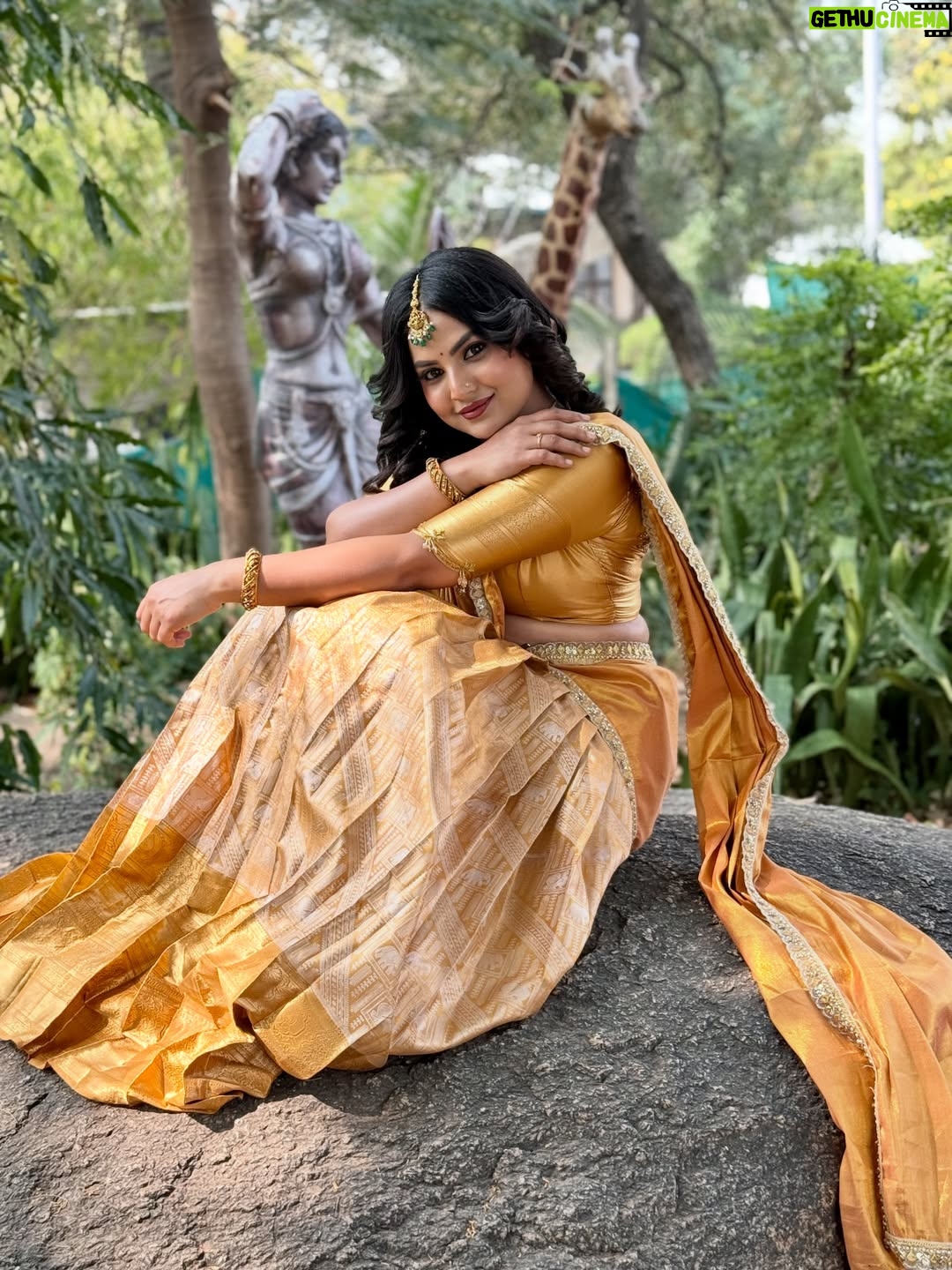 Thanviya Naik - 5.4K Likes - In soft feminine Era🌸

#thanvibalraj 
#instagood 
#instagram 
#artist 
#kannadathi