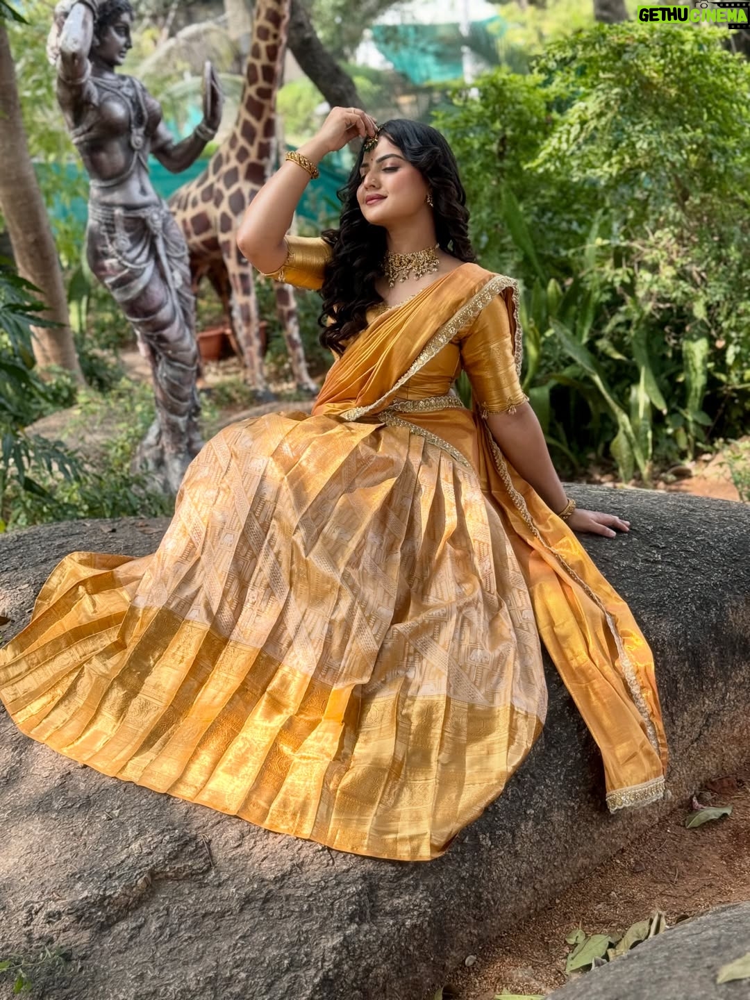 Thanviya Naik - 5.4K Likes - In soft feminine Era🌸

#thanvibalraj 
#instagood 
#instagram 
#artist 
#kannadathi