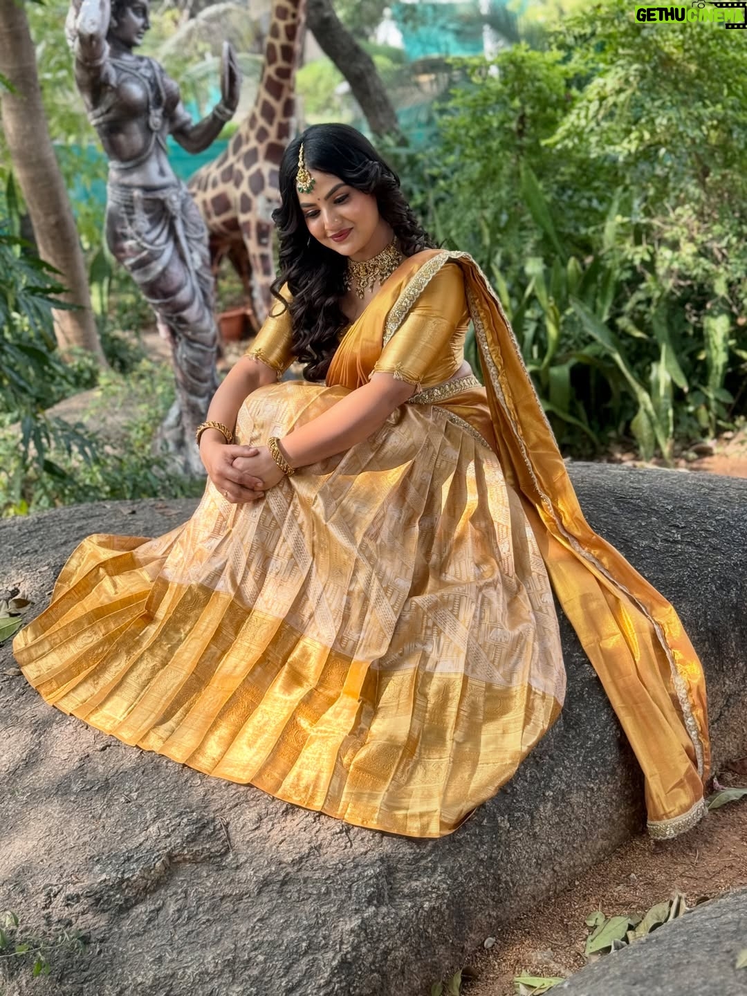 Thanviya Naik - 5.4K Likes - In soft feminine Era🌸

#thanvibalraj 
#instagood 
#instagram 
#artist 
#kannadathi