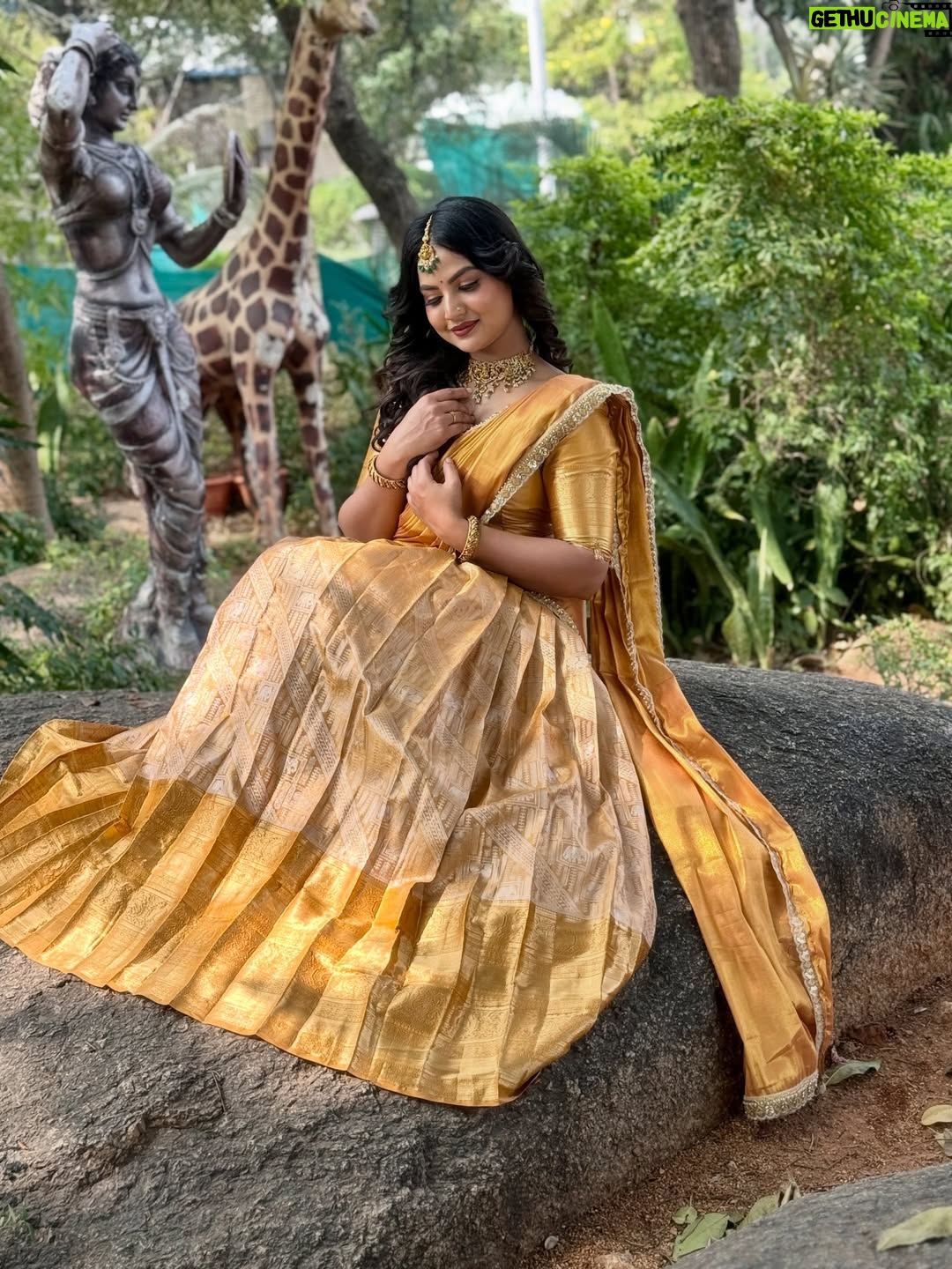 Thanviya Naik - 5.4K Likes - In soft feminine Era🌸

#thanvibalraj 
#instagood 
#instagram 
#artist 
#kannadathi