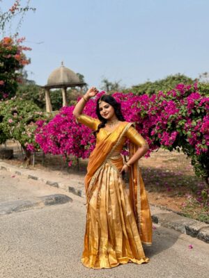 Thanviya Naik Instagram - In soft feminine Era🌸

#thanvibalraj 
#instagood 
#instagram 
#artist 
#kannadathi