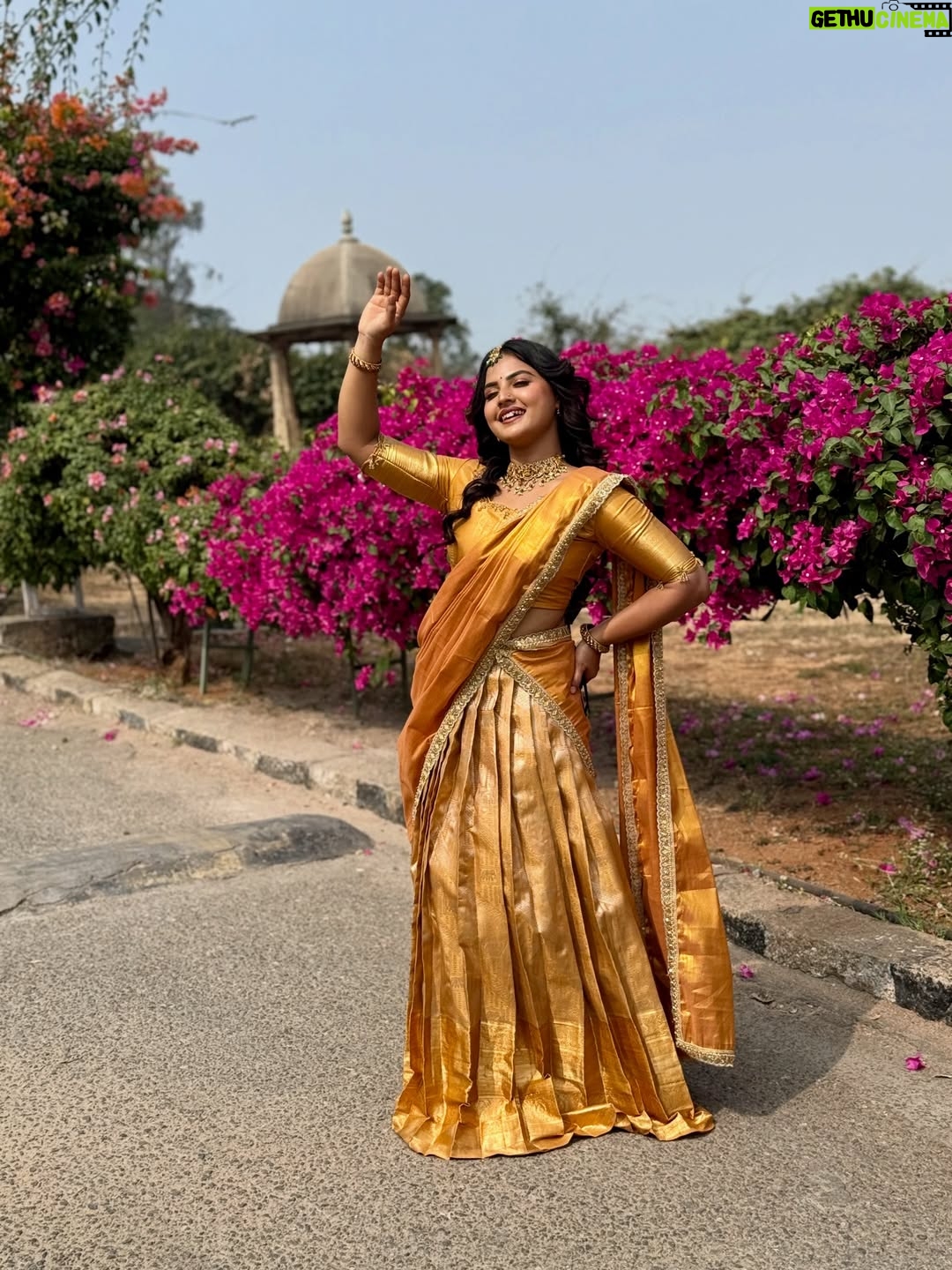 Thanviya Naik - 5.4K Likes - In soft feminine Era🌸

#thanvibalraj 
#instagood 
#instagram 
#artist 
#kannadathi
