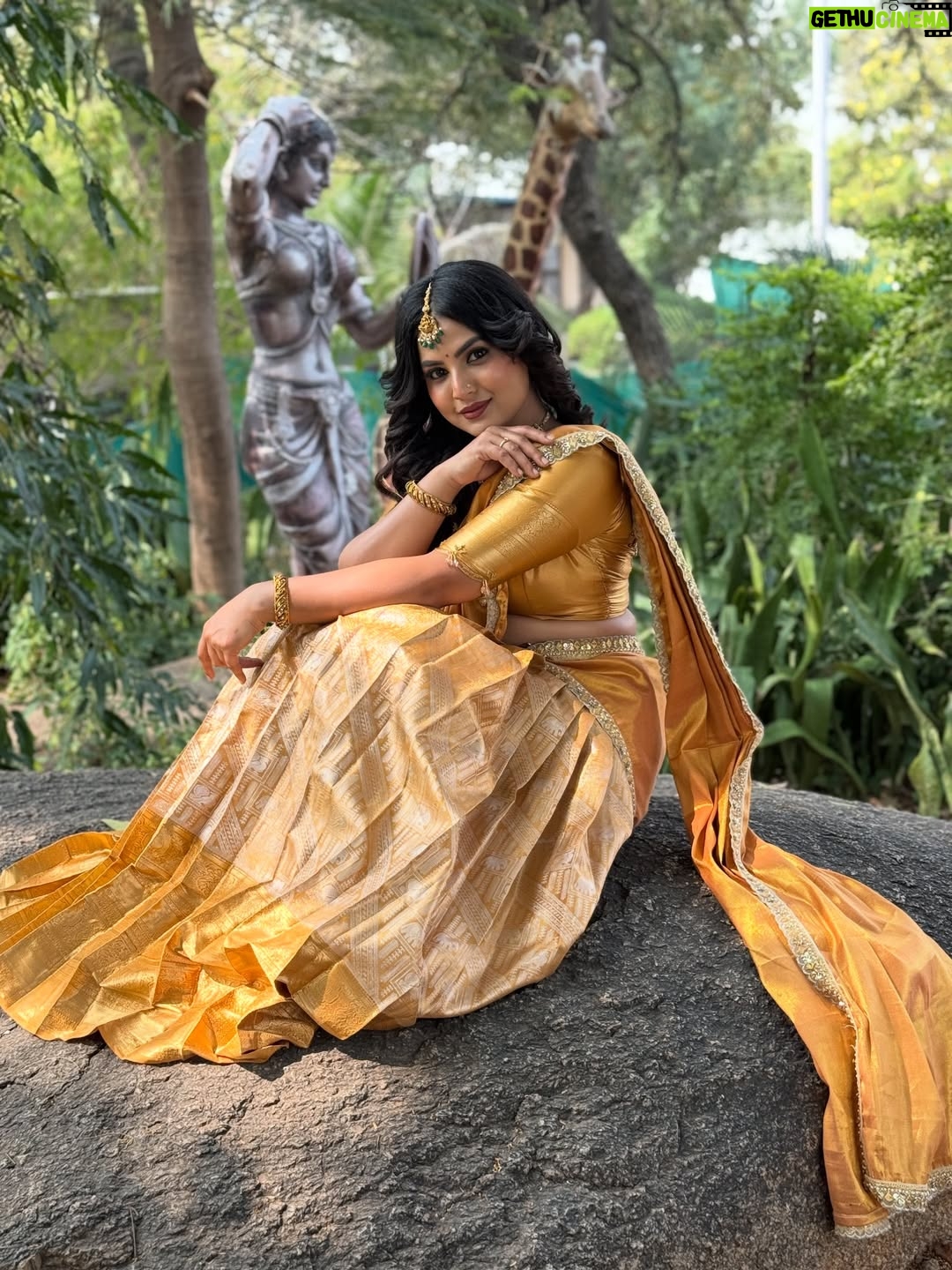Thanviya Naik - 5.4K Likes - In soft feminine Era🌸

#thanvibalraj 
#instagood 
#instagram 
#artist 
#kannadathi