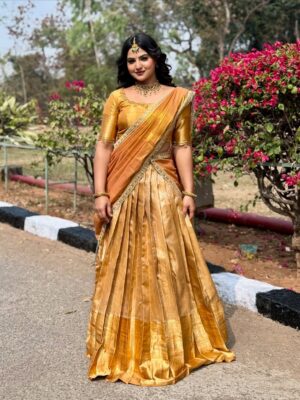 Thanviya Naik Instagram - Girl in gold👑

Beautiful outfit by @inayadesignerstudio 

#thanvibalraj 
#instragram 
#instagood 
#trending 
#explore