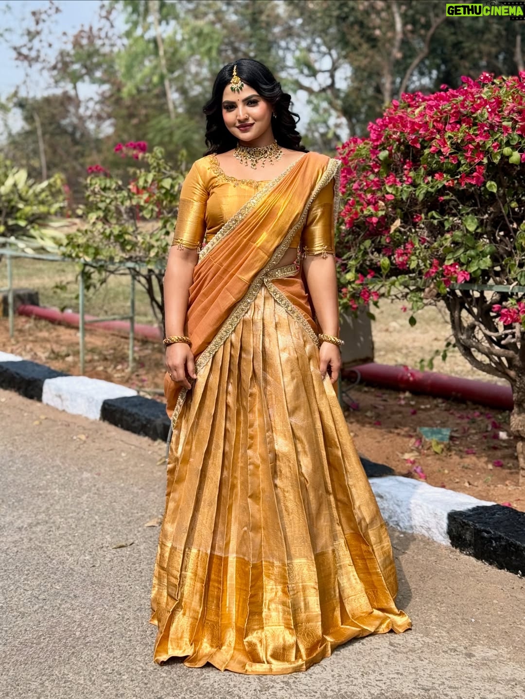 Thanviya Naik - 3.6K Likes - Girl in gold👑

Beautiful outfit by @inayadesignerstudio 

#thanvibalraj 
#instragram 
#instagood 
#trending 
#explore