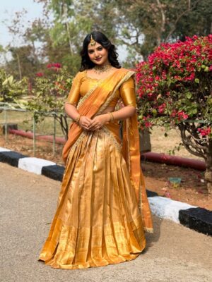 Thanviya Naik Instagram - Girl in gold👑

Beautiful outfit by @inayadesignerstudio 

#thanvibalraj 
#instragram 
#instagood 
#trending 
#explore