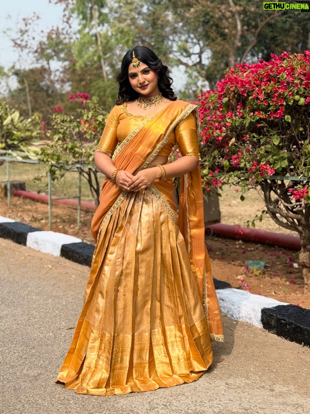 Thanviya Naik - 3.6K Likes - Girl in gold👑

Beautiful outfit by @inayadesignerstudio 

#thanvibalraj 
#instragram 
#instagood 
#trending 
#explore