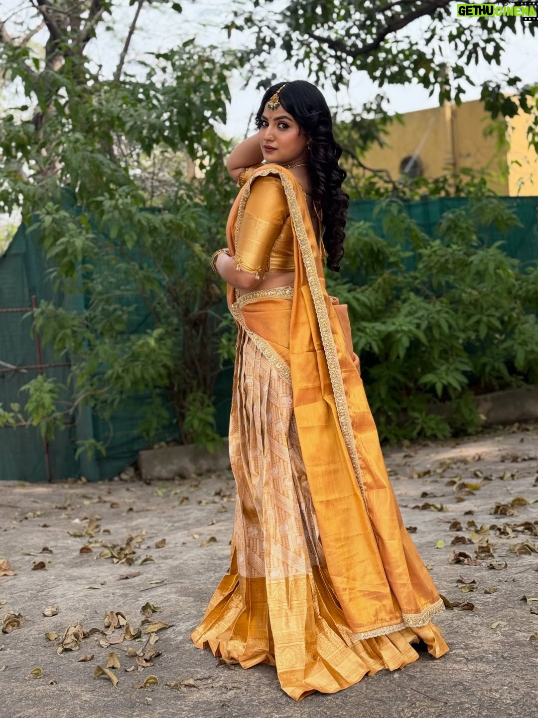 Thanviya Naik - 3.6K Likes - Girl in gold👑

Beautiful outfit by @inayadesignerstudio 

#thanvibalraj 
#instragram 
#instagood 
#trending 
#explore