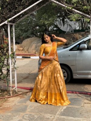 Thanviya Naik Instagram - Girl in gold👑

Beautiful outfit by @inayadesignerstudio 

#thanvibalraj 
#instragram 
#instagood 
#trending 
#explore