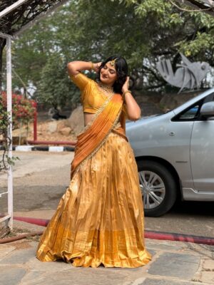 Thanviya Naik Instagram - Girl in gold👑

Beautiful outfit by @inayadesignerstudio 

#thanvibalraj 
#instragram 
#instagood 
#trending 
#explore