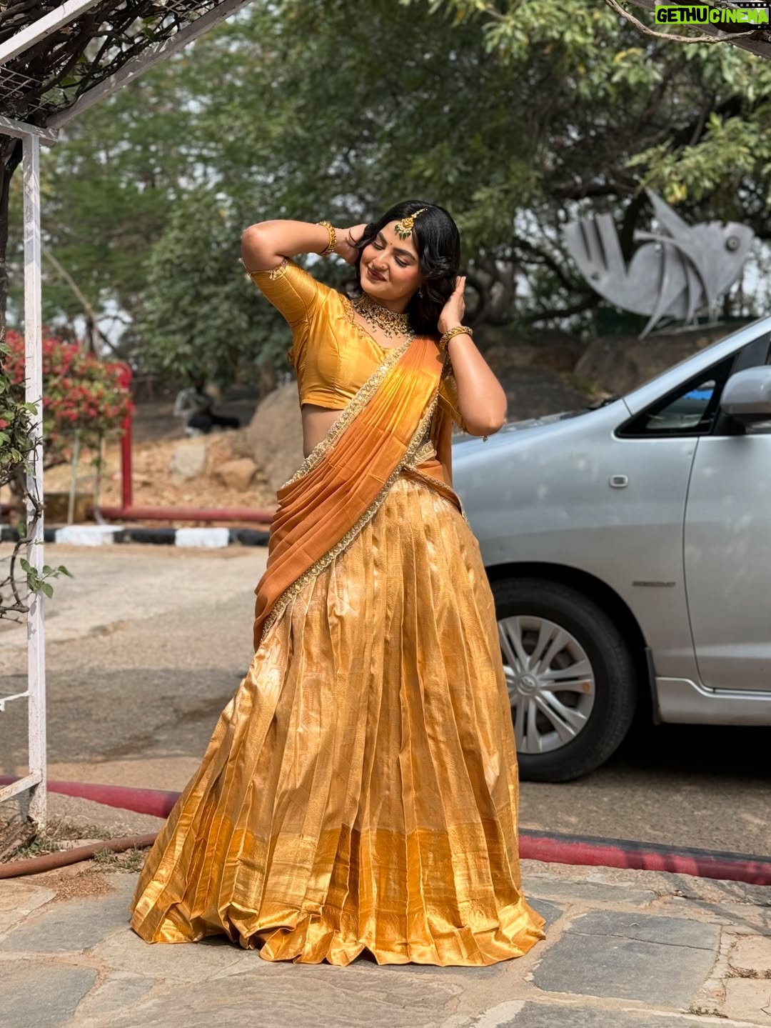 Thanviya Naik - 3.6K Likes - Girl in gold👑

Beautiful outfit by @inayadesignerstudio 

#thanvibalraj 
#instragram 
#instagood 
#trending 
#explore