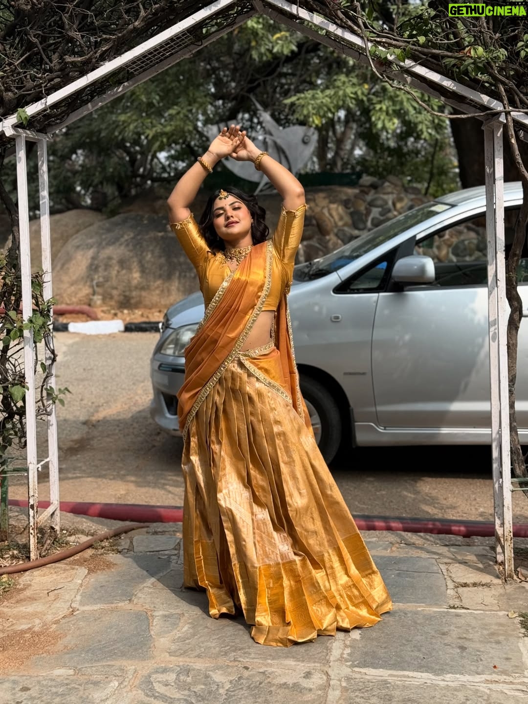 Thanviya Naik - 3.6K Likes - Girl in gold👑

Beautiful outfit by @inayadesignerstudio 

#thanvibalraj 
#instragram 
#instagood 
#trending 
#explore