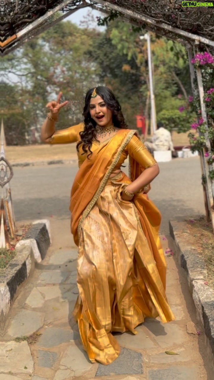 Thanviya Naik - 4.7K Likes - Chinnamma chilakamma😍🌸♥️

Outfit by @inayadesignerstudio 

#thanvibalraj 
#instagram 
#instagood 
#viral 
#trending