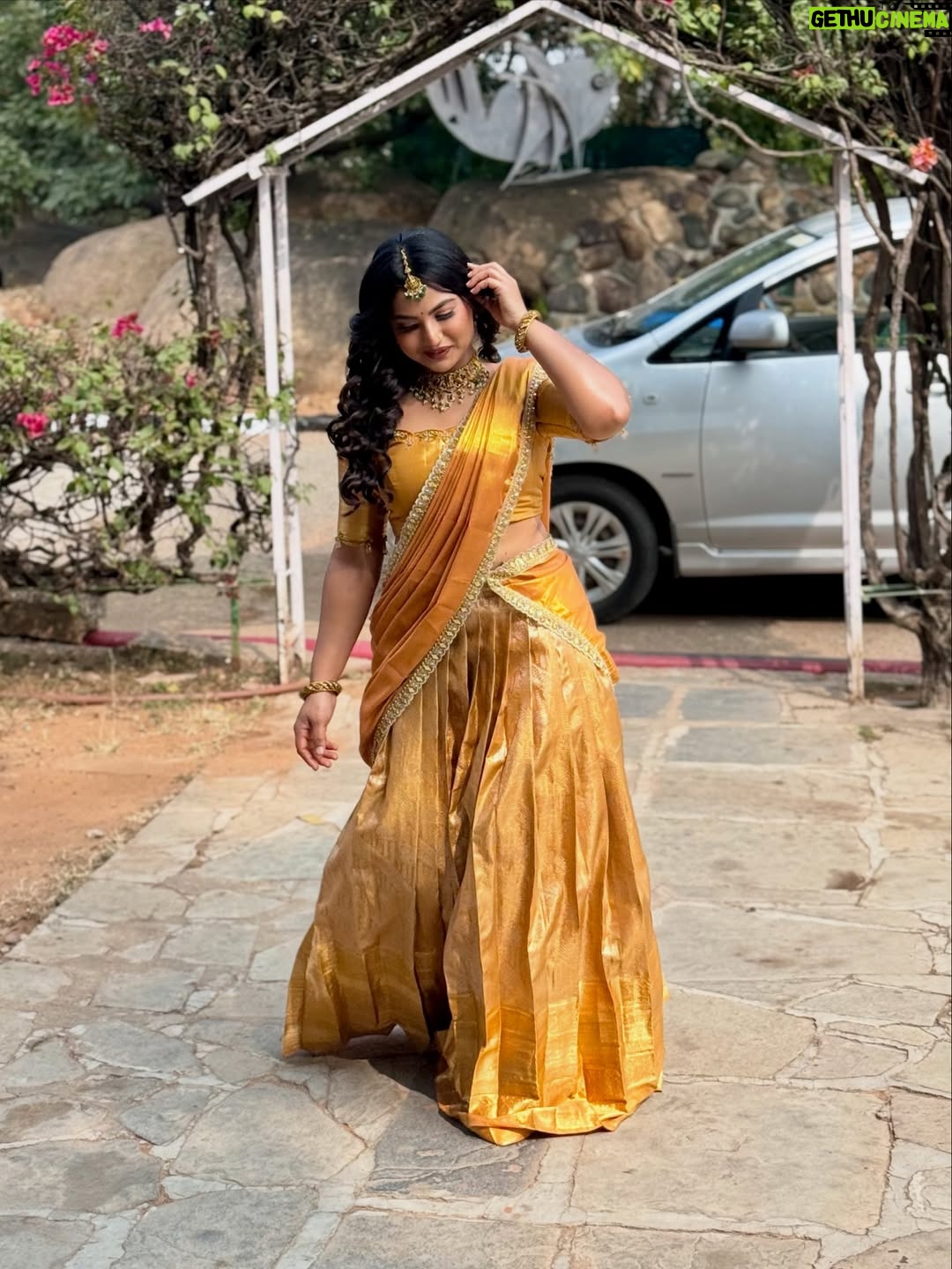 Thanviya Naik - 5.4K Likes - In soft feminine Era🌸

#thanvibalraj 
#instagood 
#instagram 
#artist 
#kannadathi