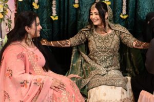 The Rebel Kitten Instagram - ā¢ā¢ Let The Hands Do The Talking, The Heartās Already Full #HennaNight šš«
.
.
PS : Nahi Bata Paayi DiDi Ko Ki Mehendi Acchi Nahi Lag Rahi Hai š
.
.
.
#mehendi #mehendiceremony #explore #prewedding š«