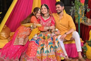 The Rebel Kitten Instagram - ā¢ā¢ Haldi O Clock! W/ Ladki Waale š„³šš»
.
.
.
Hair Beautifully Done By : @brushed_by_nidha š
.
.
.
.
#haldi #haldifunction #wedding #aliafrid š¦