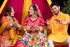 The Rebel Kitten Instagram - ā¢ā¢ Haldi O Clock! W/ Ladki Waale š„³šš»
.
.
.
Hair Beautifully Done By : @brushed_by_nidha š
.
.
.
.
#haldi #haldifunction #wedding #aliafrid š¦
