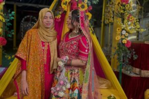 The Rebel Kitten Instagram - ā¢ā¢ Haldi O Clock! W/ Ladki Waale š„³šš»
.
.
.
Hair Beautifully Done By : @brushed_by_nidha š
.
.
.
.
#haldi #haldifunction #wedding #aliafrid š¦