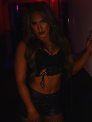 Theresa Lee Schuessler Instagram - If you ain’t first, you’re last 🚦
.
.
💄: @aprilmichellejaquez