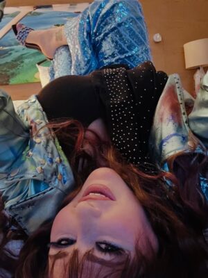 Tiffany Instagram - Starting my NEW YEARS upside down 😂 ...it's been a fun 2025 but HELLO 2026 let's have some FUN 
Happy NEW YEAR 😘#funtimes #hello2026 #theupsidedown #mygirlholly #retrovibes