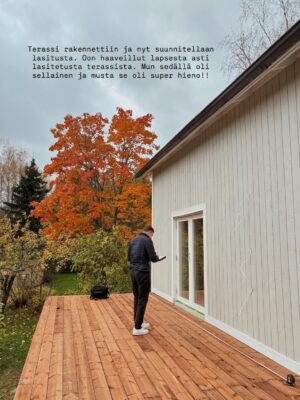 Tiia Elg Instagram - Remontin vaiheita Iisakin kirkossa aka meidän rintamamiestalossa. On ollut monta moneksi. Huvipuistovaihe oli remontin kivoin vaihe. (Kts. Kuvat) 

📌Talon väriksi valikoitu Tikkurilan Q637 Taival @tikkurila_suomi . Oon todella tyytyväinen värivalintaan.

Otimme paneelit valmiiksi maalattuina. Mä maalasin reunalaudat (onkohan oikea termi) ja Aksu maalasi ikkunoiden puitteet. Jotain siis touhuttiin itsekin.