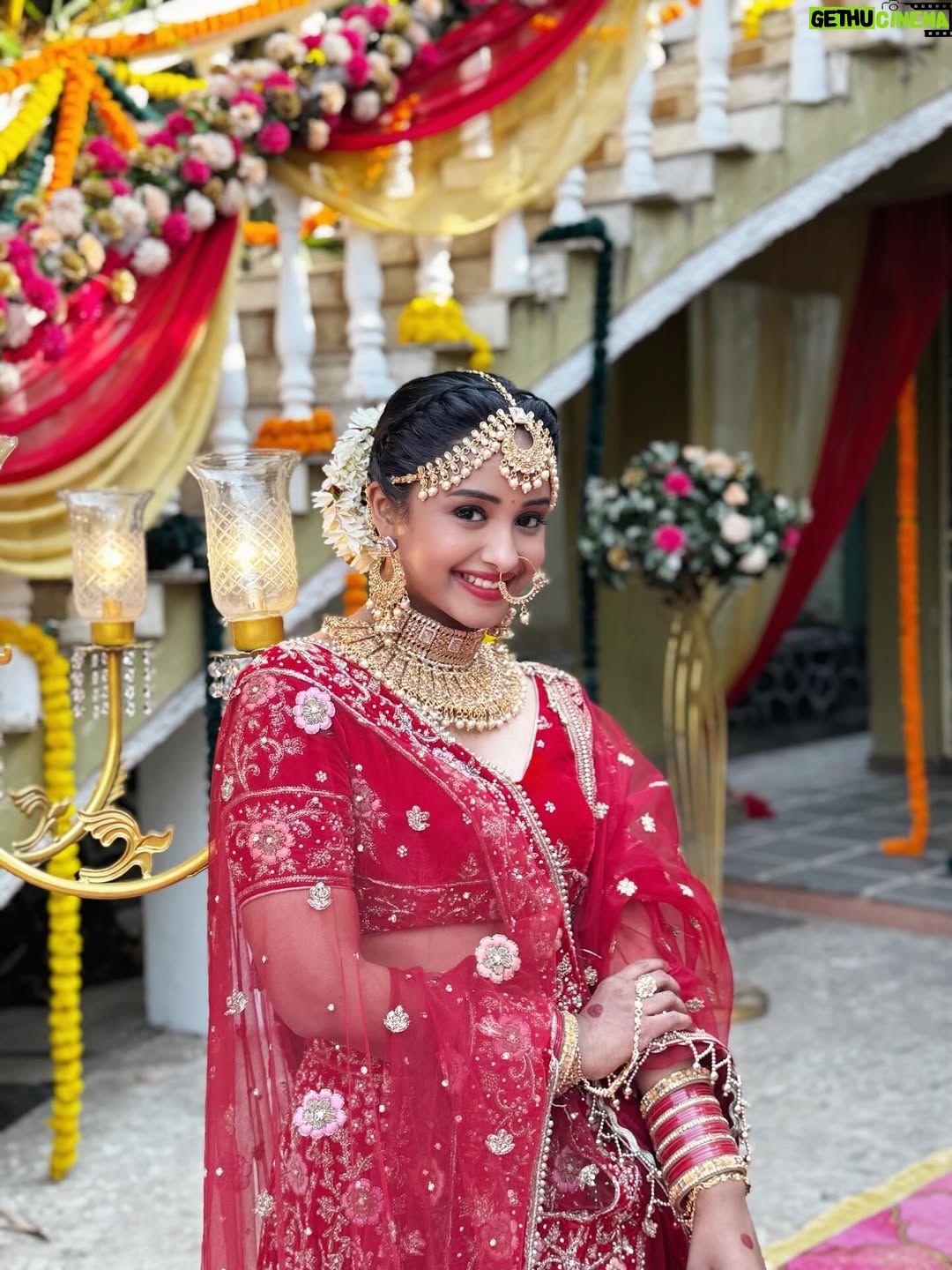 Tina Philip - 3.9K Likes - To many more weddings! And many more shootings 😃💫
And in case you’re curious- this one was my 9th 😜
.
Last day of work 2025