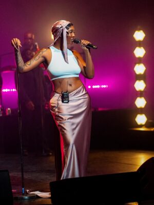 Tiwa Savage Instagram - Thank you 💖

📸 @kehindeasani @michaeltubescreations1

Outfit by @niallk.elly 
jewellery by @pebble.london 
Styled by @rudysimbabetty
