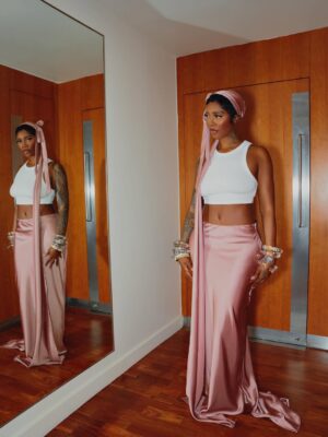 Tiwa Savage Instagram - Thank you 💖

📸 @kehindeasani @michaeltubescreations1

Outfit by @niallk.elly 
jewellery by @pebble.london 
Styled by @rudysimbabetty