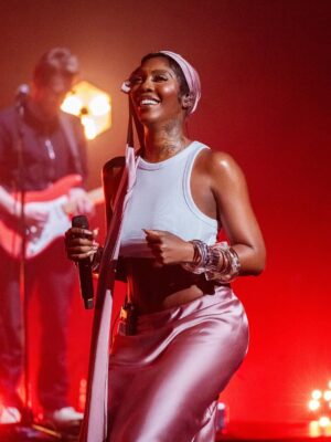 Tiwa Savage Instagram - Thank you 💖

📸 @kehindeasani @michaeltubescreations1

Outfit by @niallk.elly 
jewellery by @pebble.london 
Styled by @rudysimbabetty