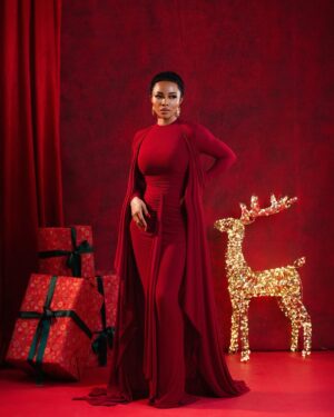 Toke Makinwa Instagram - Christmas mornings used to be so quiet, I’ll go out on Xmas Eve and sleep through the day.
Christmas 2025 helloooooooo
This year my heart is not just full, my cup runneth over.

Thank you Lord.
Merry Christmas 🎄 from Yakira Eliana and I. 
Hope your family is blessed