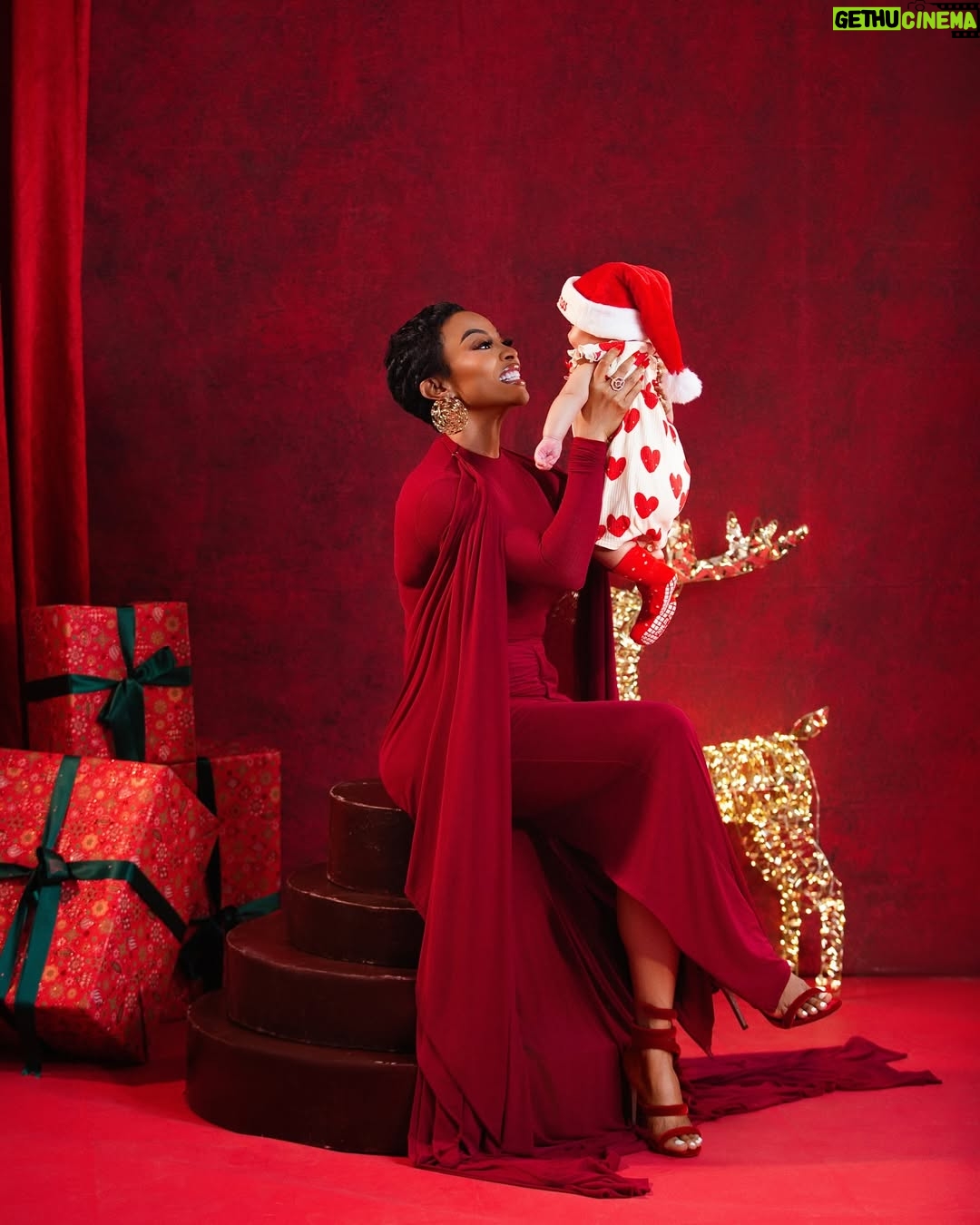 Toke Makinwa - 83K Likes - Christmas mornings used to be so quiet, I’ll go out on Xmas Eve and sleep through the day.
Christmas 2025 helloooooooo
This year my heart is not just full, my cup runneth over.

Thank you Lord.
Merry Christmas 🎄 from Yakira Eliana and I. 
Hope your family is blessed