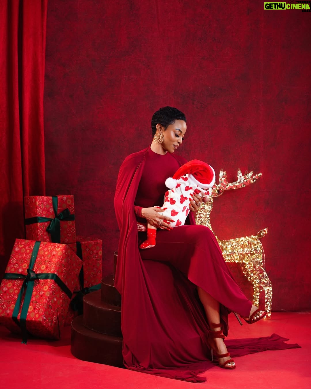 Toke Makinwa - 83K Likes - Christmas mornings used to be so quiet, I’ll go out on Xmas Eve and sleep through the day.
Christmas 2025 helloooooooo
This year my heart is not just full, my cup runneth over.

Thank you Lord.
Merry Christmas 🎄 from Yakira Eliana and I. 
Hope your family is blessed