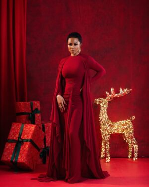 Toke Makinwa Instagram - Christmas mornings used to be so quiet, I’ll go out on Xmas Eve and sleep through the day.
Christmas 2025 helloooooooo
This year my heart is not just full, my cup runneth over.

Thank you Lord.
Merry Christmas 🎄 from Yakira Eliana and I. 
Hope your family is blessed