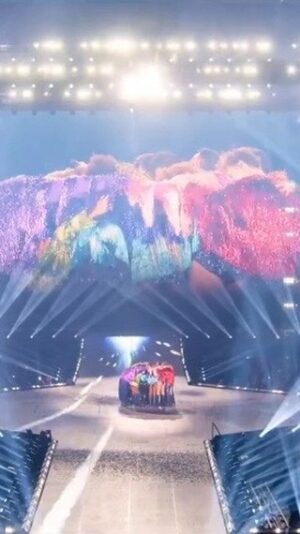 Tori Evans Instagram - The End of an Era 🫶🏾✨
.
.
.
Thank you @taylorswift for changing my life for the better. Thank you for the memories we made and share. Thank you for bringing all of us together and making our forever family. I could say a thousand more words but I’ll just say thank you T 🫶🏾

Long Live The Eras Tour 🥹

Xoxo
T✨

Mi familia 🫶🏾
@eliottenicole @melanienyema @gypsymoonshine @jeslyngorman 
@paul_sidoti @smalltown1 @sheplaysdepiano @mattbillingslea @maxephronbernstein @amosjheller 
@nopenother