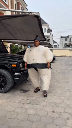 Toyin Abraham Instagram - Oversabi Aunty is showing in cinemas, pls watch today and be blessed.
Na @ewalagos.ng send me the outfit