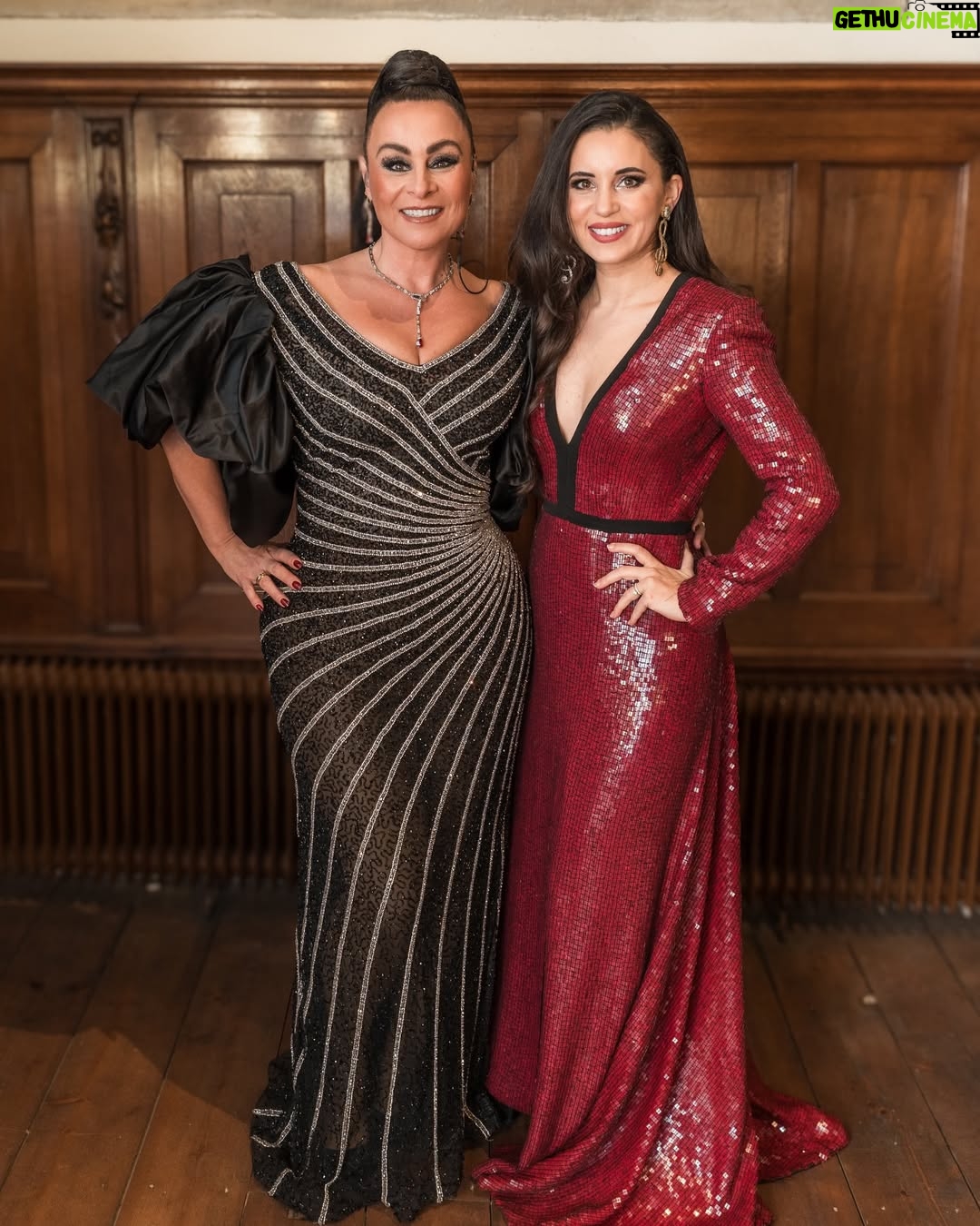 Trijntje Oosterhuis - 10.3K Likes - Wat een afsluiter van het jaar. 🎄Mijn laatste concert samen met the one and only @trijntjeoosterhuis! Wat een vakvrouw, ik heb met bewondering naast haar gestaan. Dank je wel, Trijntje, voor de uitnodiging ♥️ en tot de volgende 😉

Look by @martvissernl
Photo @jaapkroonfotografie