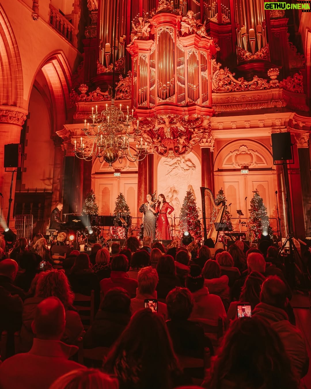Trijntje Oosterhuis - 10.3K Likes - Wat een afsluiter van het jaar. 🎄Mijn laatste concert samen met the one and only @trijntjeoosterhuis! Wat een vakvrouw, ik heb met bewondering naast haar gestaan. Dank je wel, Trijntje, voor de uitnodiging ♥️ en tot de volgende 😉

Look by @martvissernl
Photo @jaapkroonfotografie