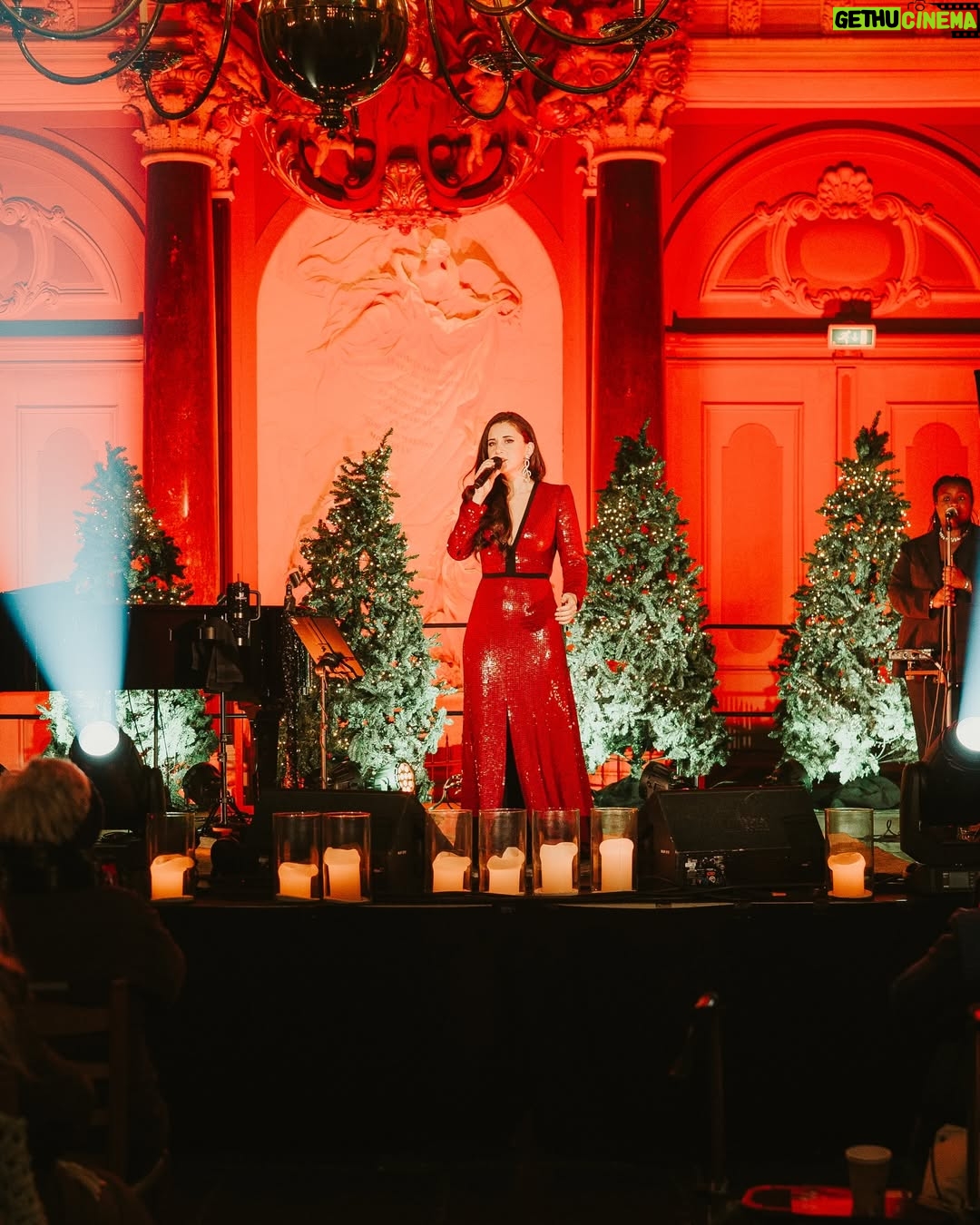 Trijntje Oosterhuis - 10.3K Likes - Wat een afsluiter van het jaar. 🎄Mijn laatste concert samen met the one and only @trijntjeoosterhuis! Wat een vakvrouw, ik heb met bewondering naast haar gestaan. Dank je wel, Trijntje, voor de uitnodiging ♥️ en tot de volgende 😉

Look by @martvissernl
Photo @jaapkroonfotografie