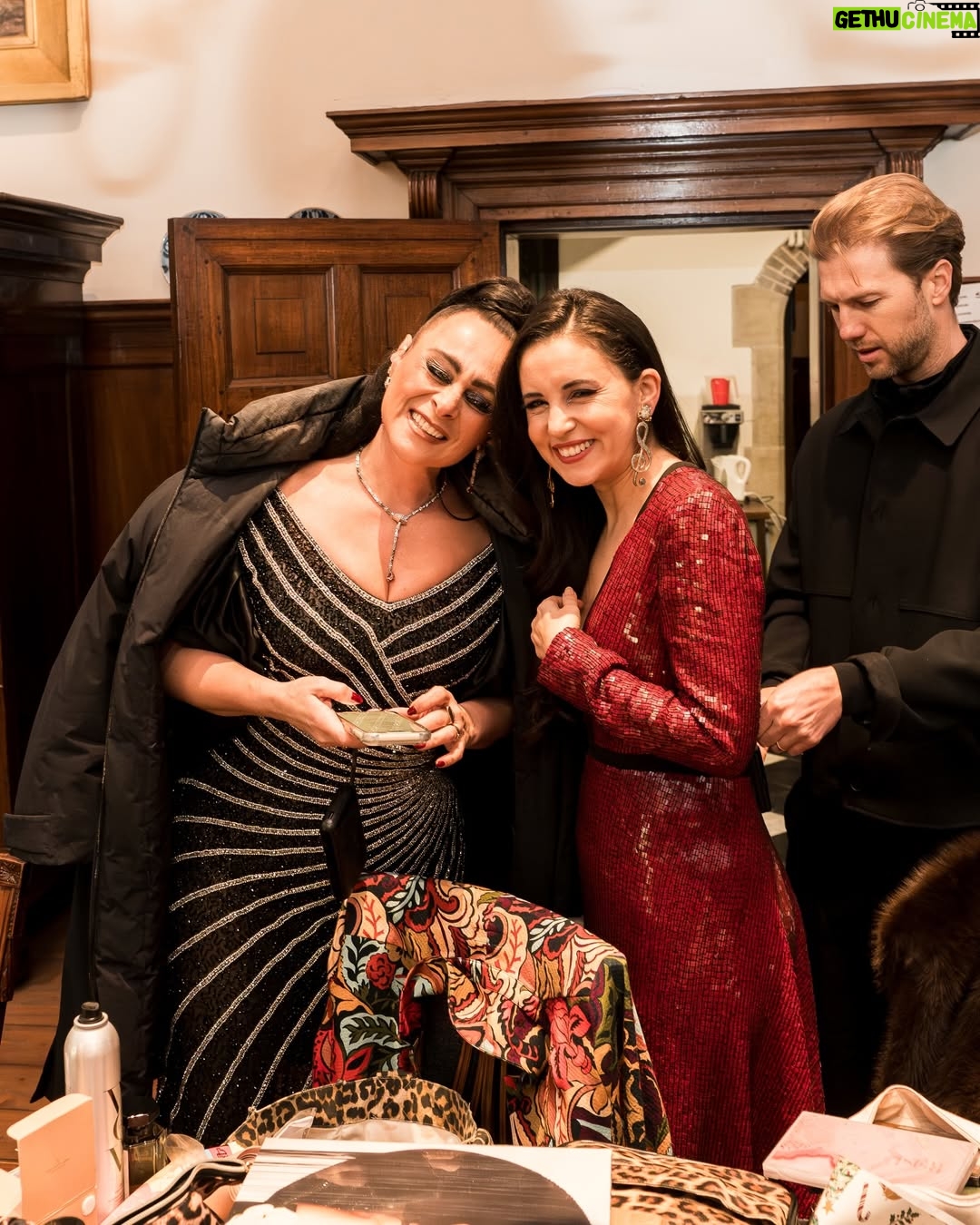 Trijntje Oosterhuis - 10.3K Likes - Wat een afsluiter van het jaar. 🎄Mijn laatste concert samen met the one and only @trijntjeoosterhuis! Wat een vakvrouw, ik heb met bewondering naast haar gestaan. Dank je wel, Trijntje, voor de uitnodiging ♥️ en tot de volgende 😉

Look by @martvissernl
Photo @jaapkroonfotografie